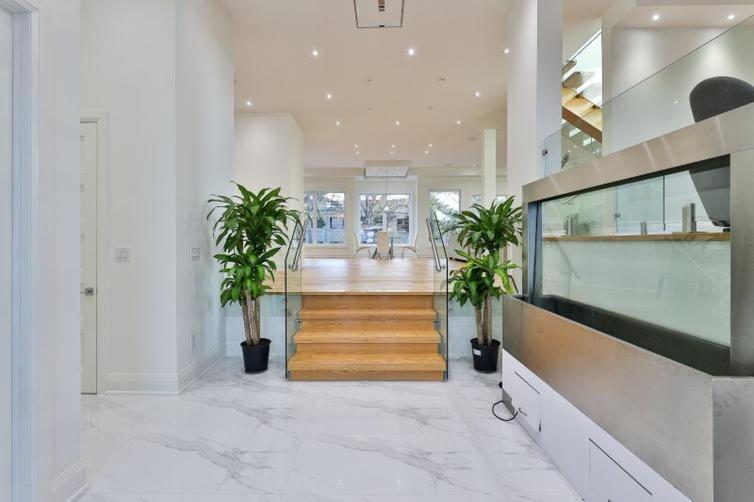 Executive Room In Toronto Next To Yorkdale Shopping Centre 外观 照片
